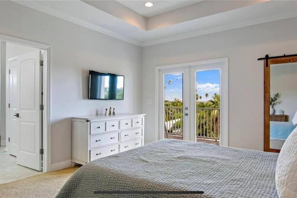 Luxurious Modern Townhouse Right Across Beach!! Table Tennis St. Pete Beach Exteriör bild