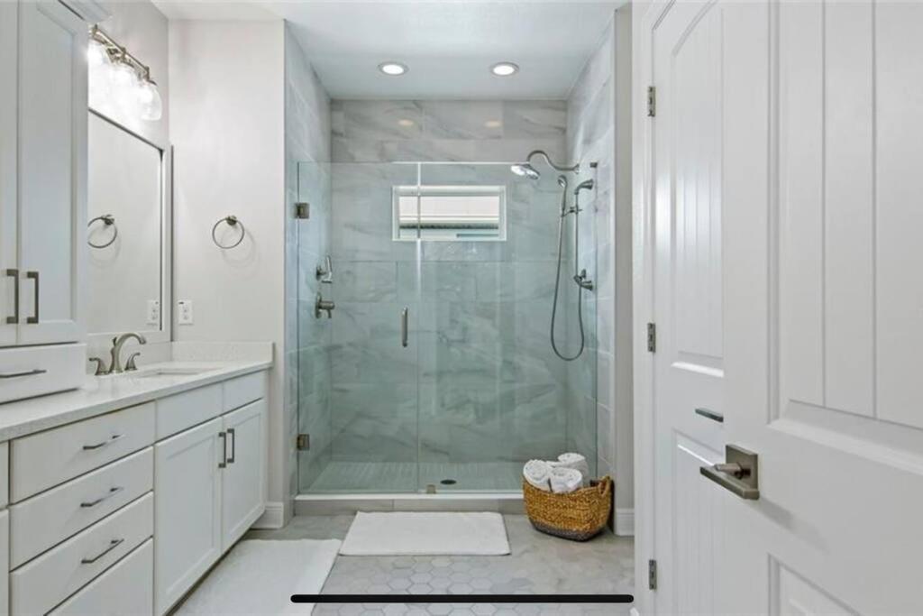 Luxurious Modern Townhouse Right Across Beach!! Table Tennis St. Pete Beach Exteriör bild