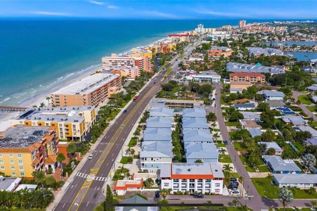 Luxurious Modern Townhouse Right Across Beach!! Table Tennis St. Pete Beach Exteriör bild